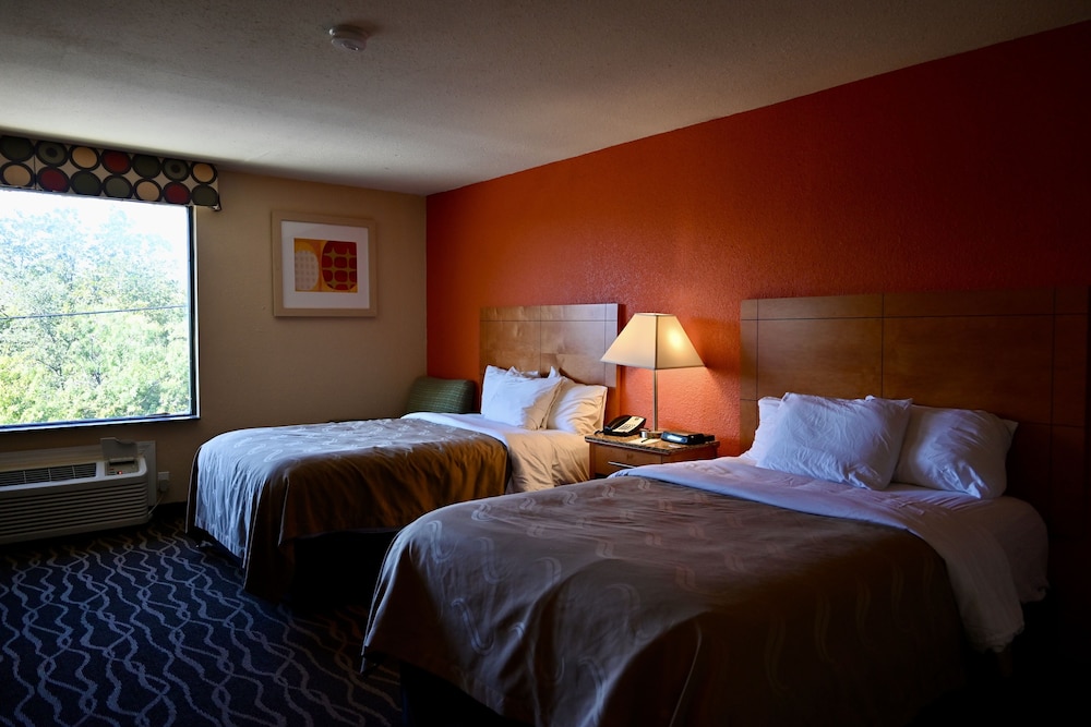 SUITE, 2 DOUBLE BEDS, ACCESSIBLE