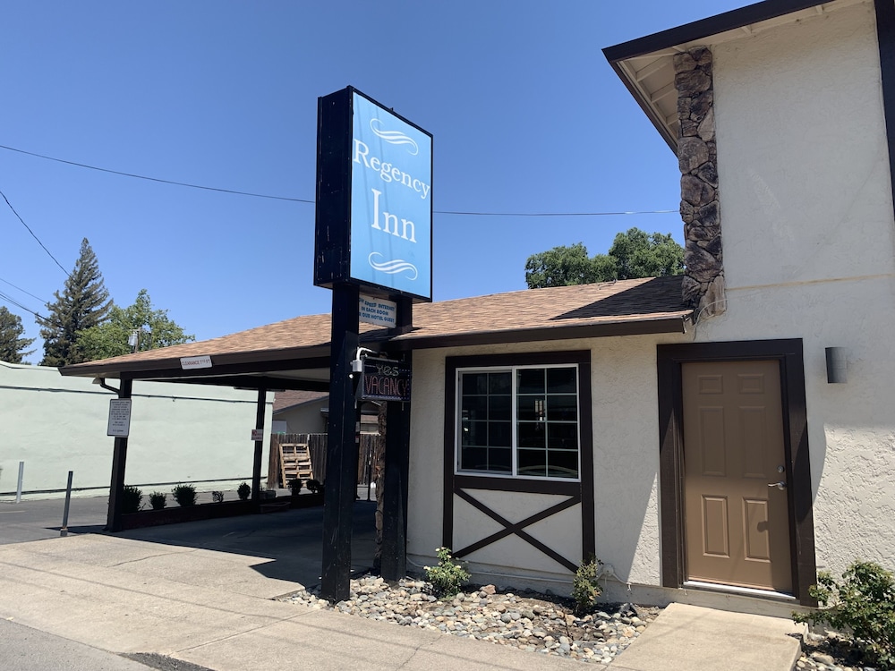 Regency Inn 3/37