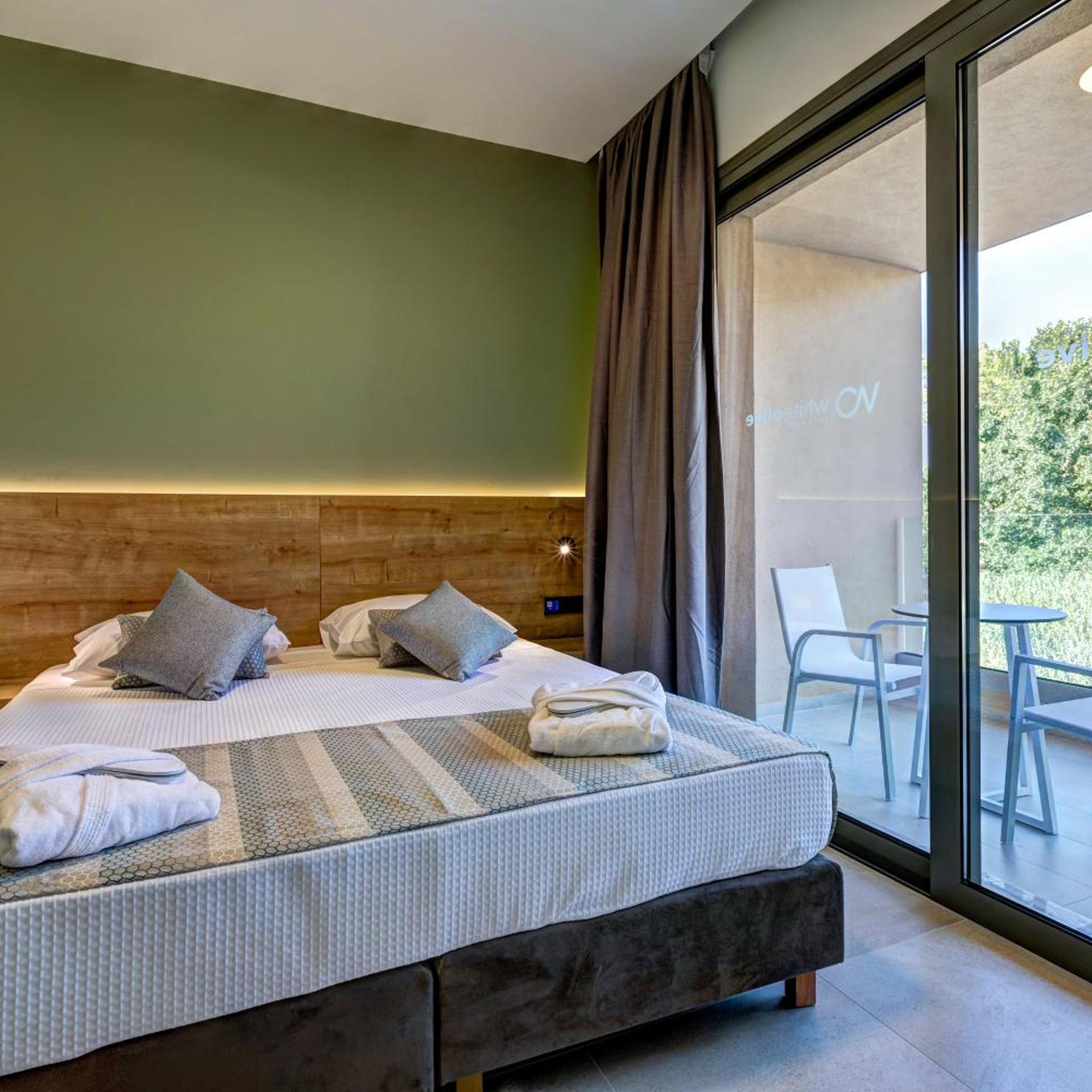 Suite, Double Bed, Land View