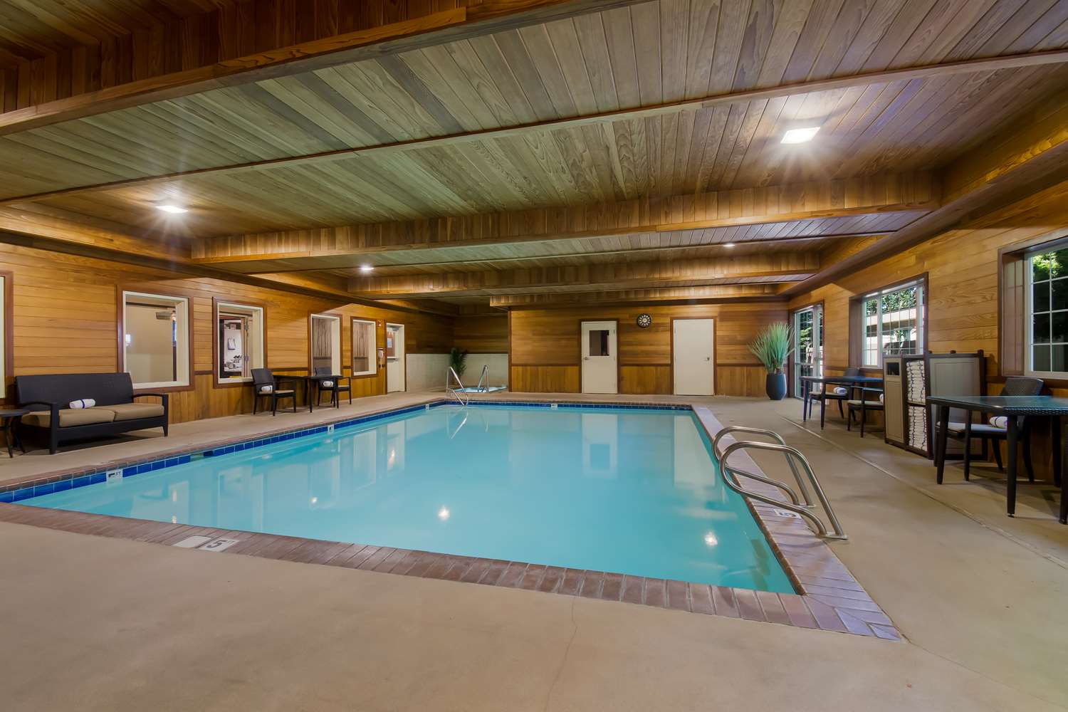 Best Western University Inn & Suites 4/10