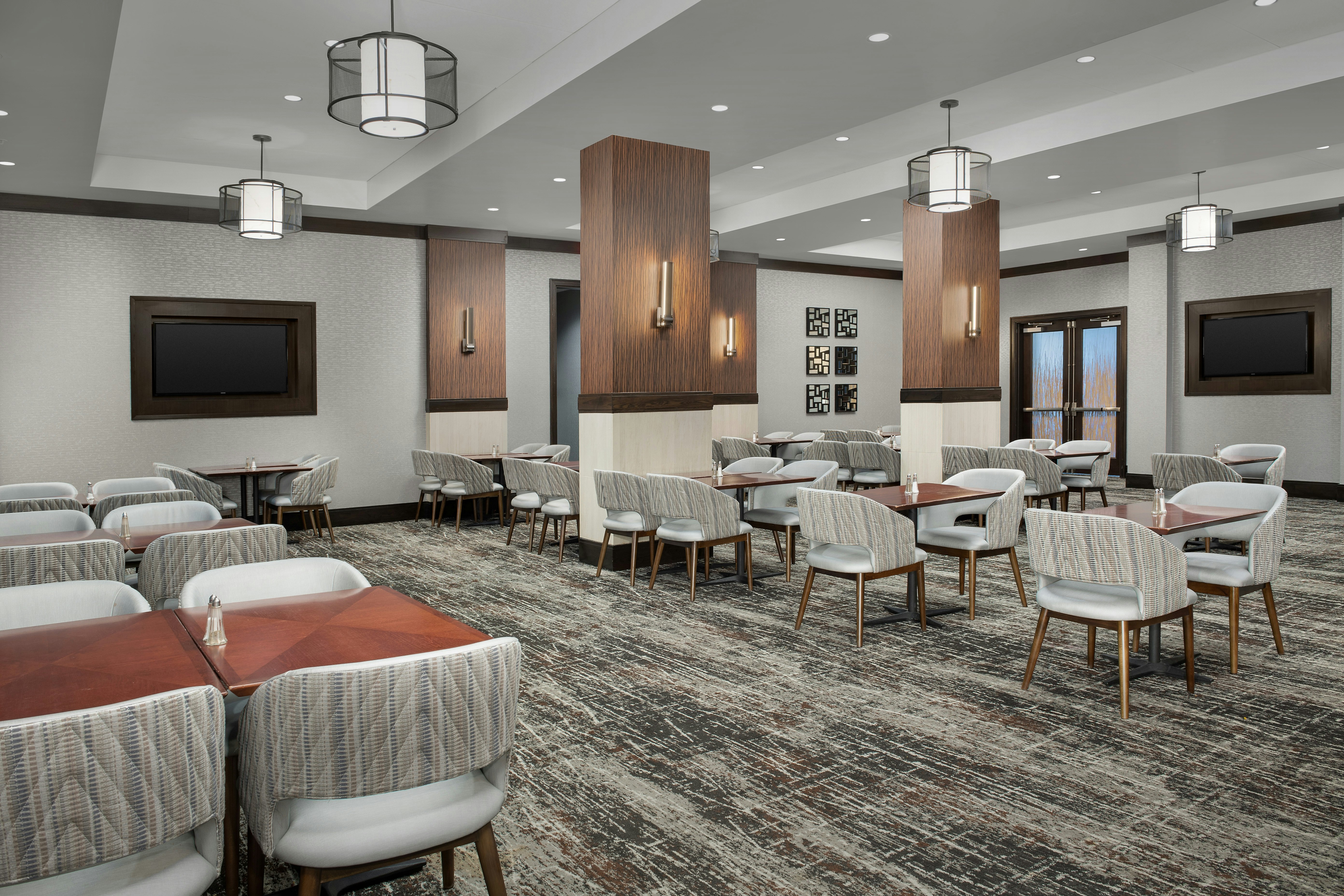 Embassy Suites Springfield 53/62