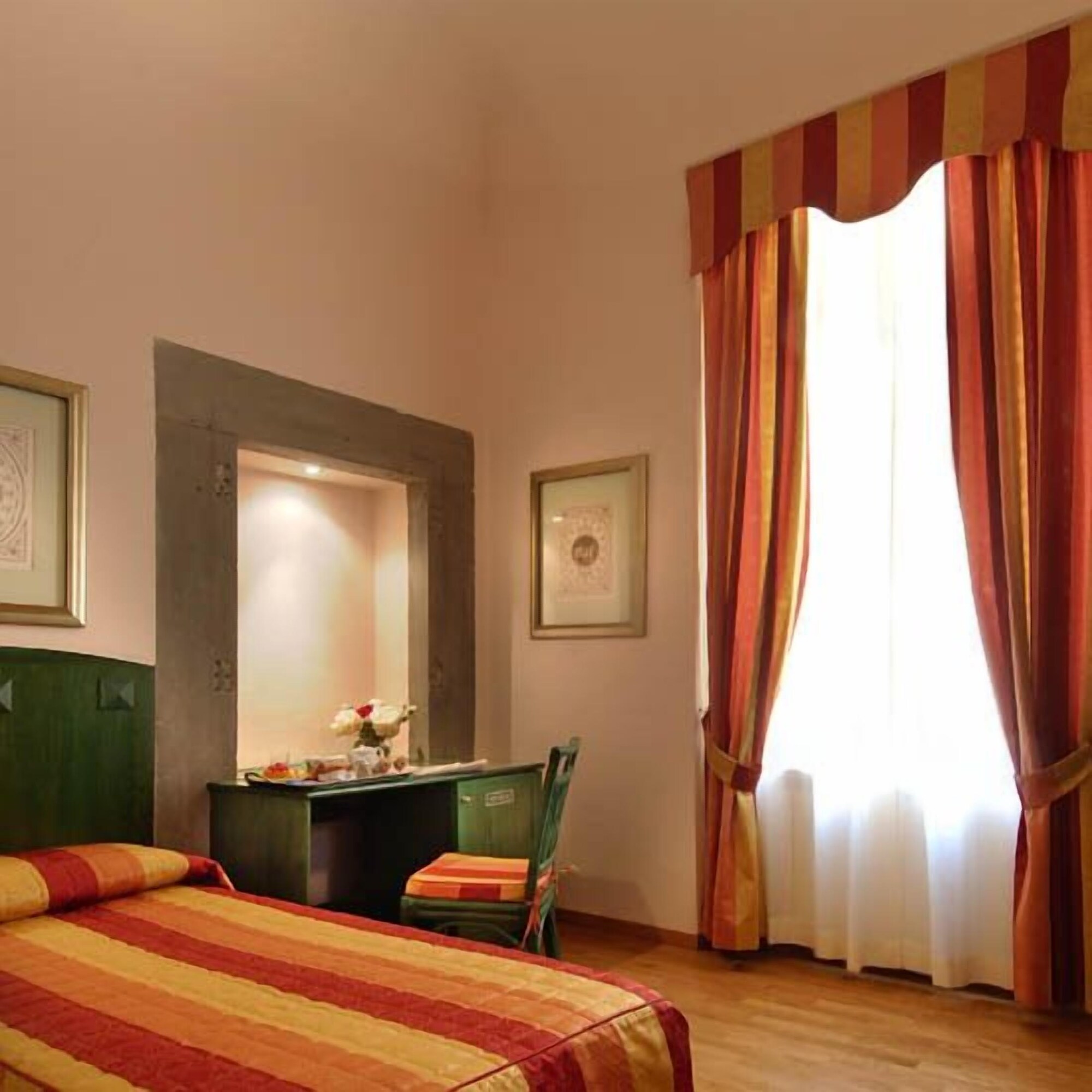 ROOM, SINGLE
