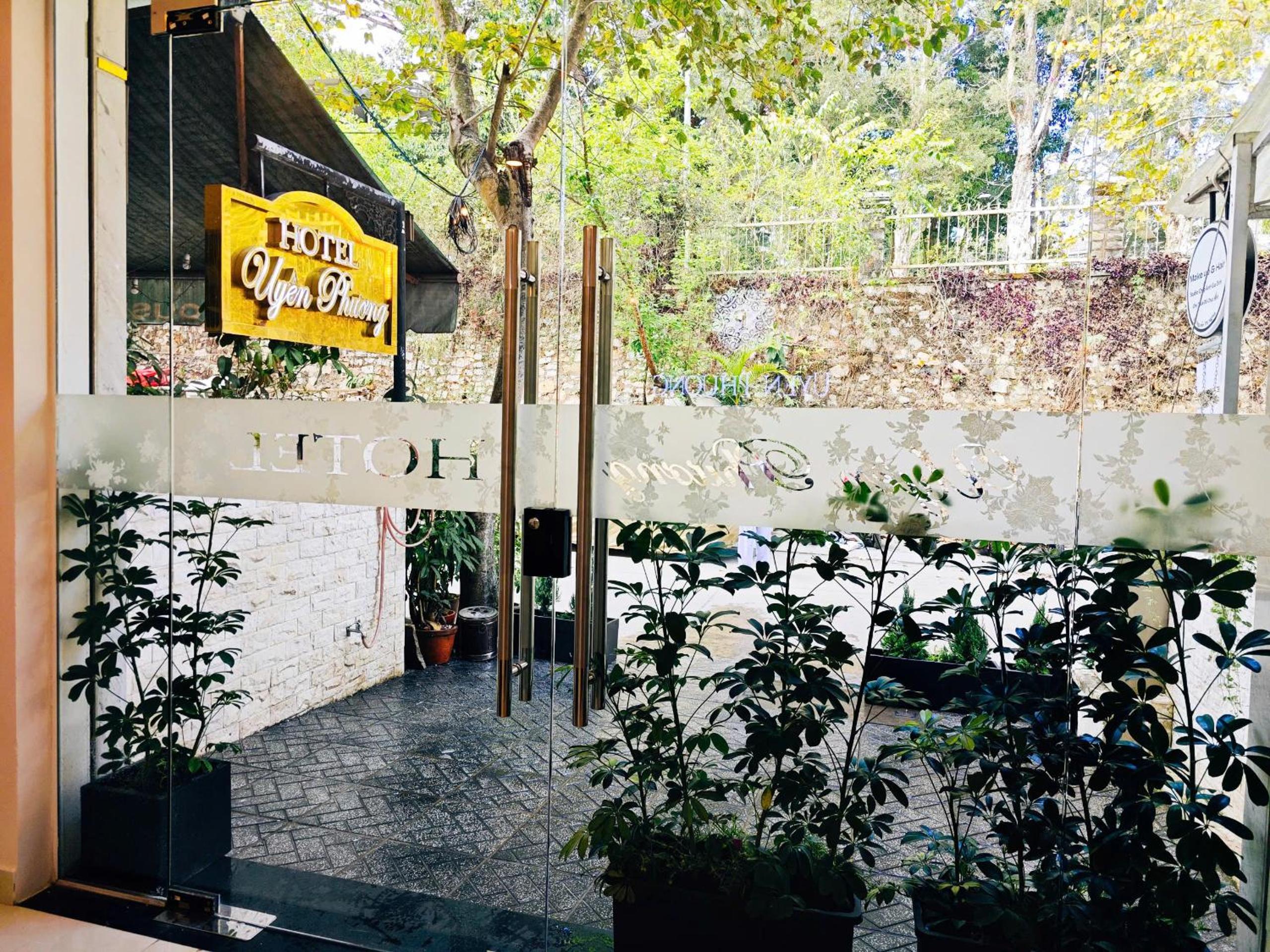 Uyen Phuong Hotel 48/50