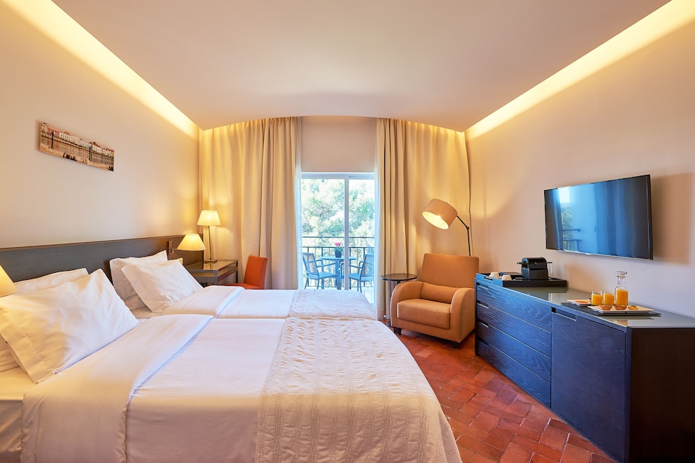Junior Suite, Double Bed, Pool View