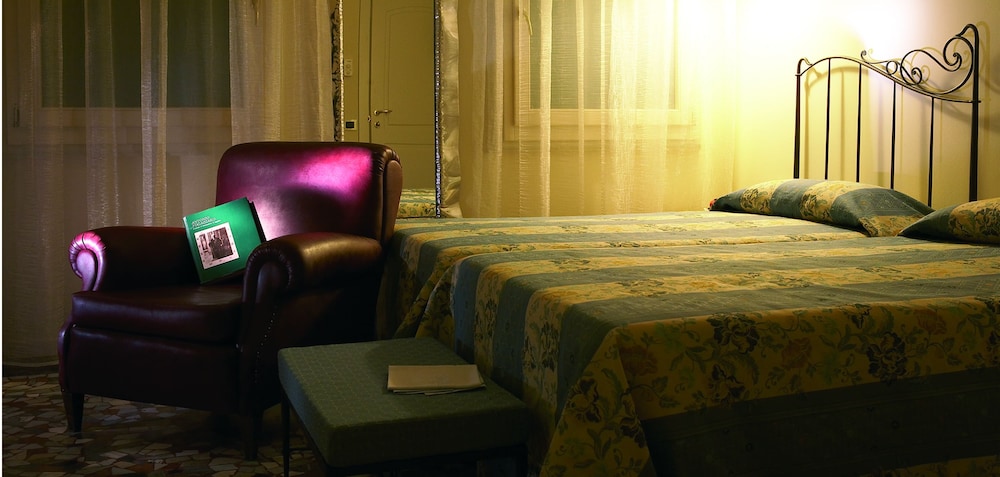 Cristina Hotel 22/40