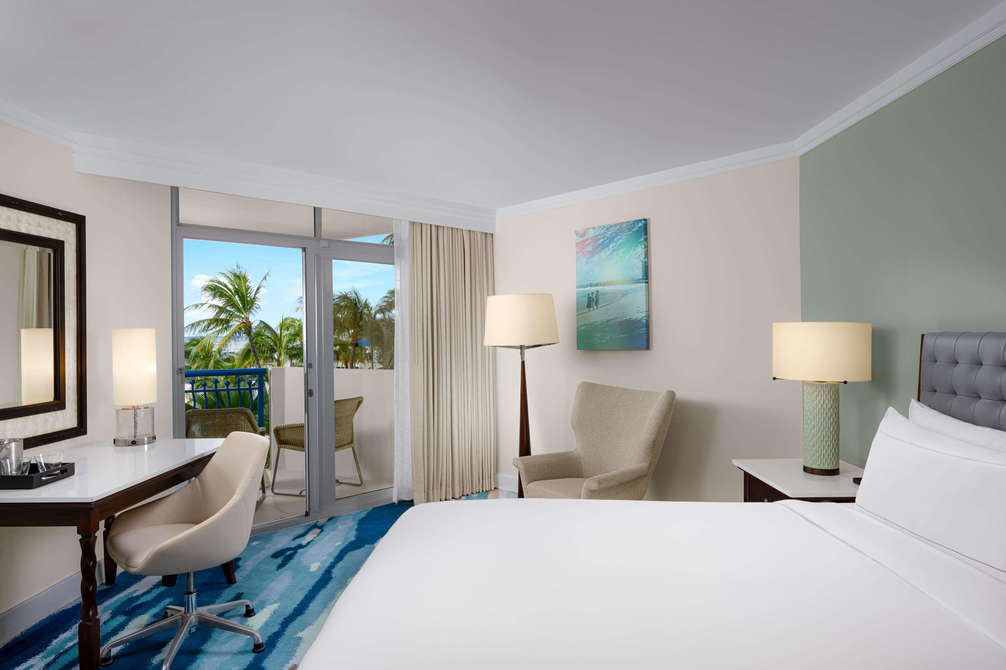 ROOM, KING BED, PARTIAL OCEAN VIEW, BONAIRE CURACAO TOWER