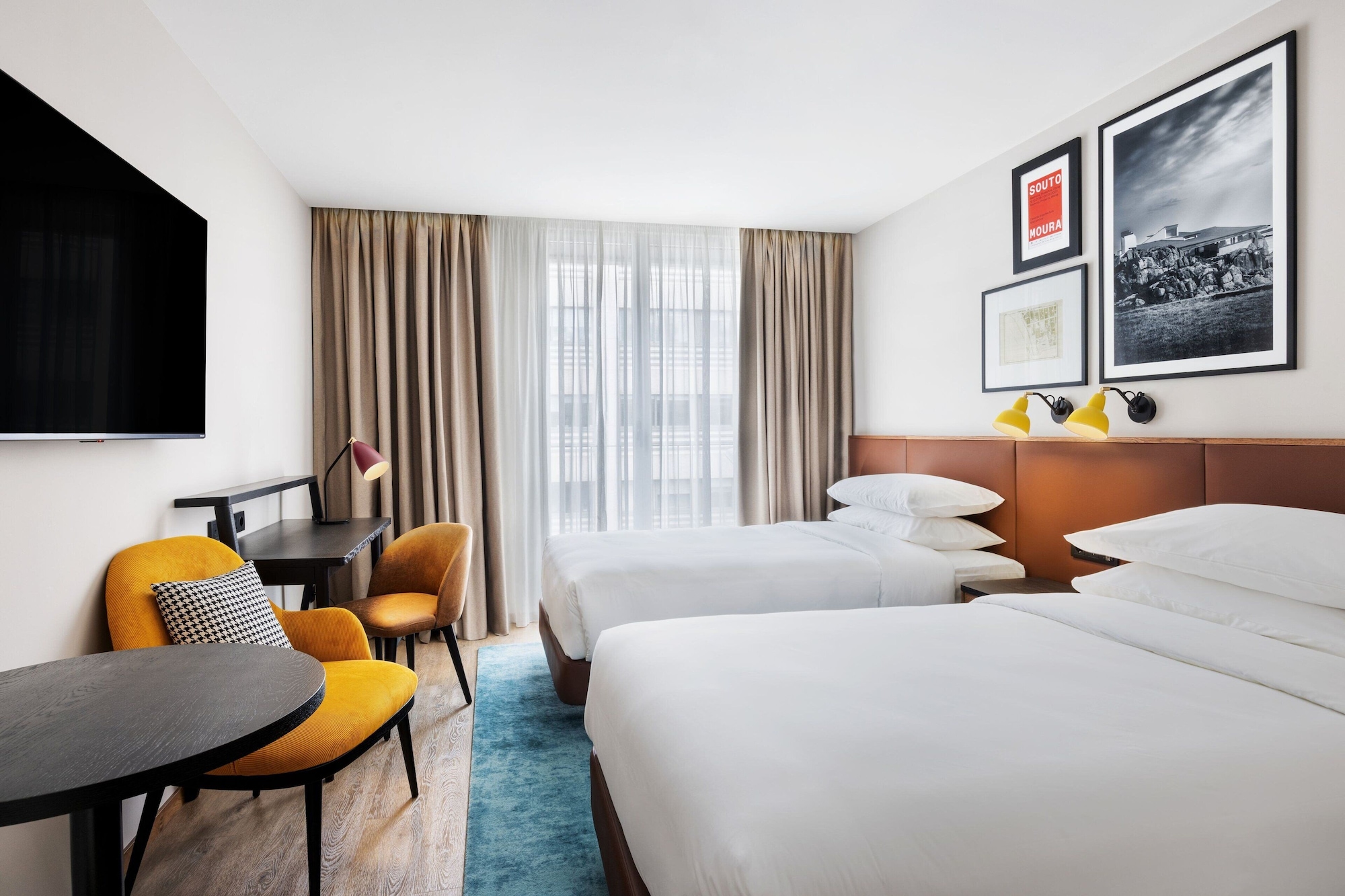 Deluxe, Twin Beds, City View