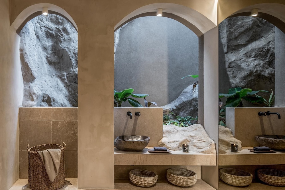 Acro Suites a Wellbeing Resort 22/50