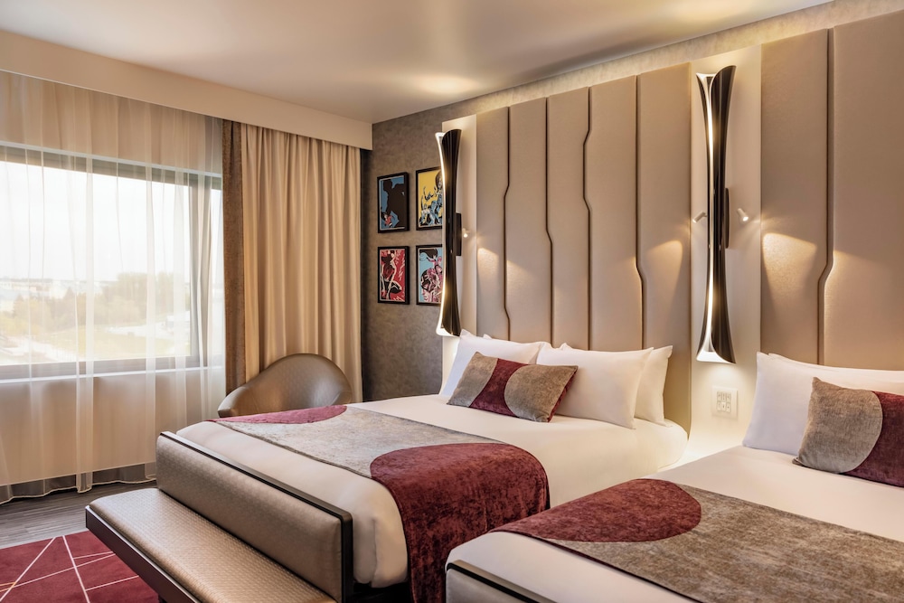 State, Empire, Club, 2 Double Beds, Lake View