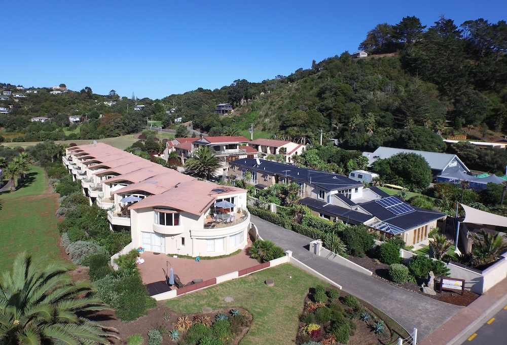 ONETANGI BEACH APARTMENTS 64/69
