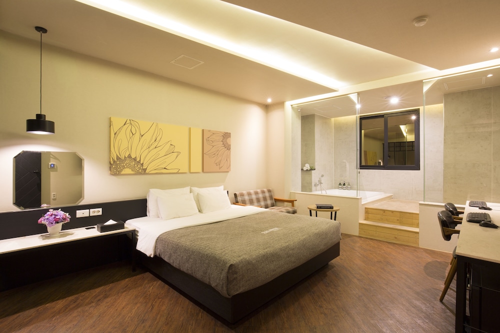 2 Heaven Hotel 27/69