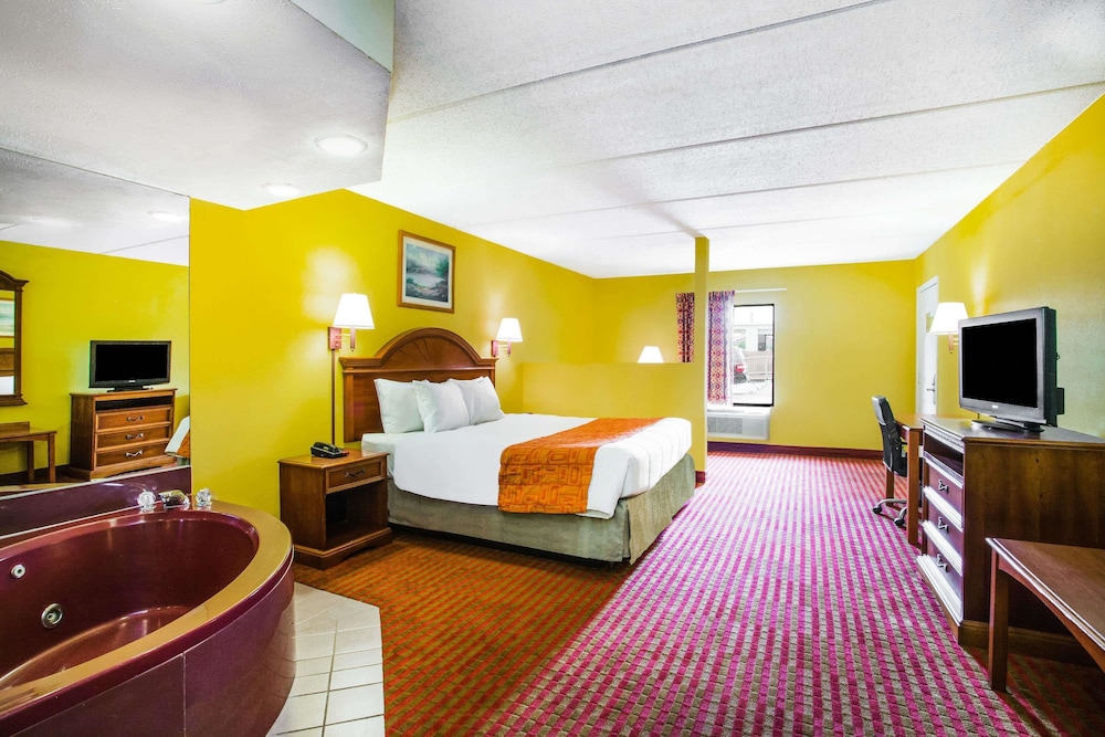 Howard Johnson by Wyndham Panama City 6/15