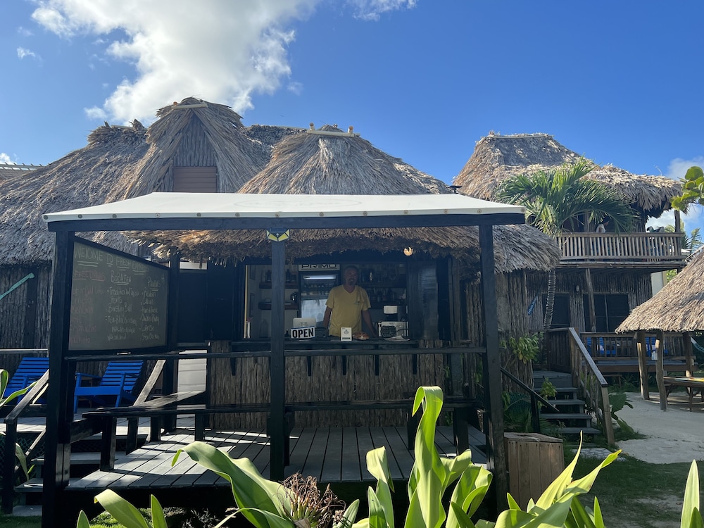 Hotel Del Rio 8/73