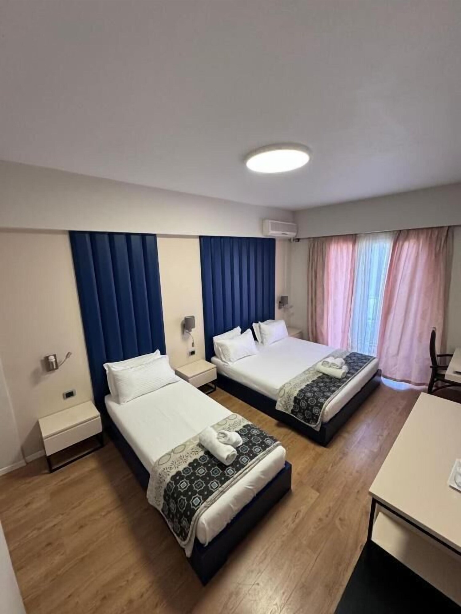 Room, Triple, 1 Queen and 1 Single Bed, Balcony