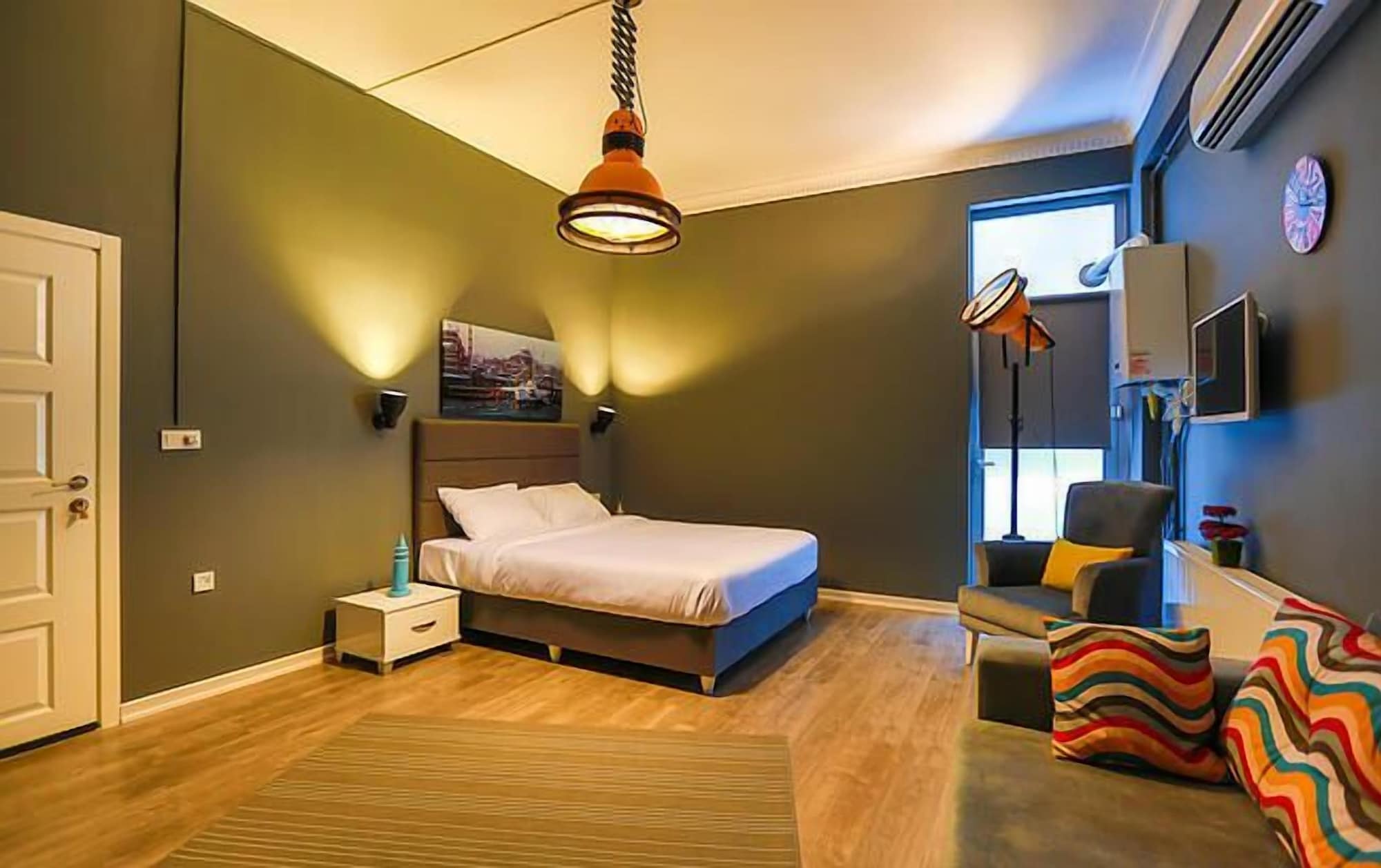 1 BEDROOM, CONDO, COMFORT