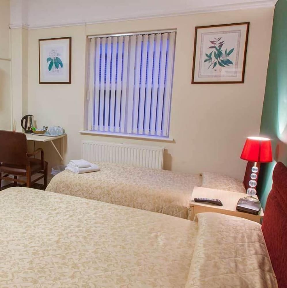 Gatwick Turret Guest House 32/45