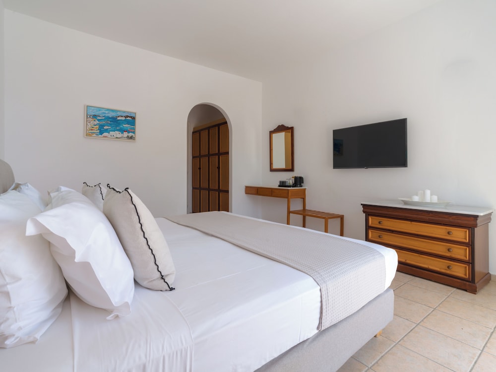 Rhenia Hotel and Bungalows 45/88