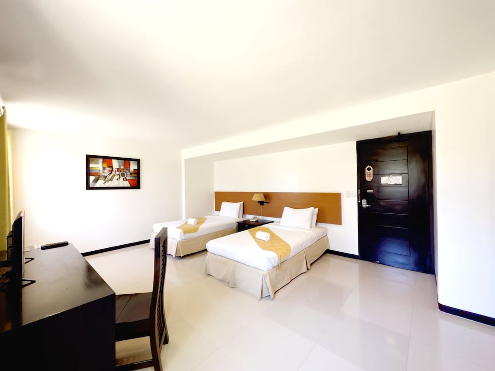 DELUXE, TWIN BEDS