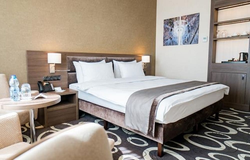 جناح بسرير كينج بإطلالة على المدينة بشرفة، HOLIDAY INN DABROWA GORNICZA 4/10