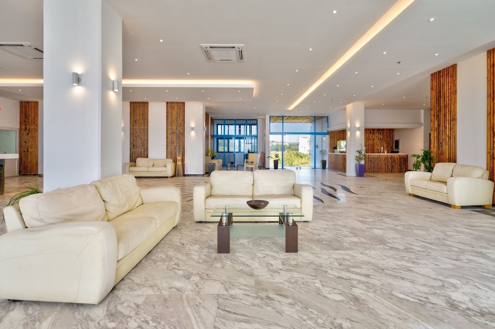 Kamari Plus Hotel 30/49