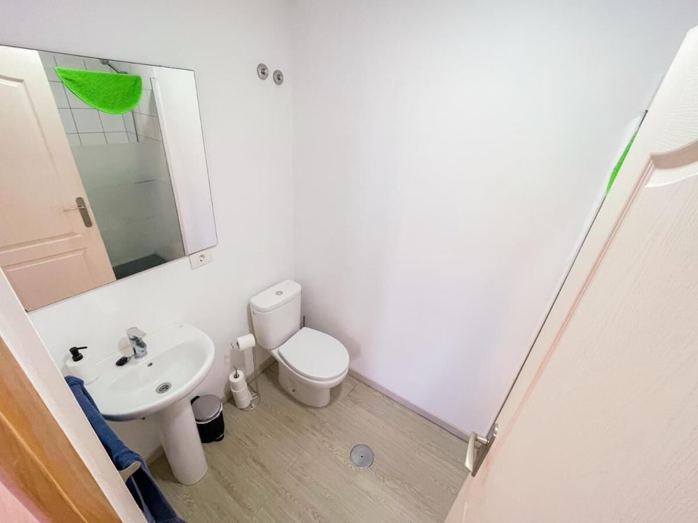 FEMALE DORM, FEMALE ONLY, STANDARD