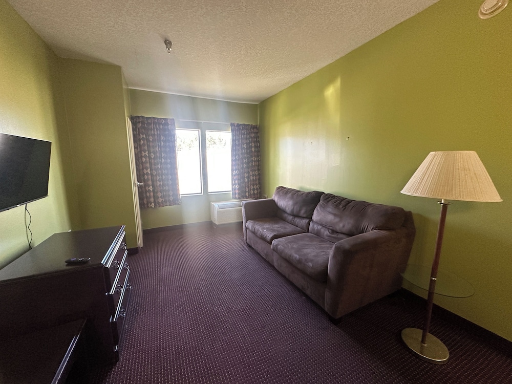 Guest Cottage & Suites 47/60