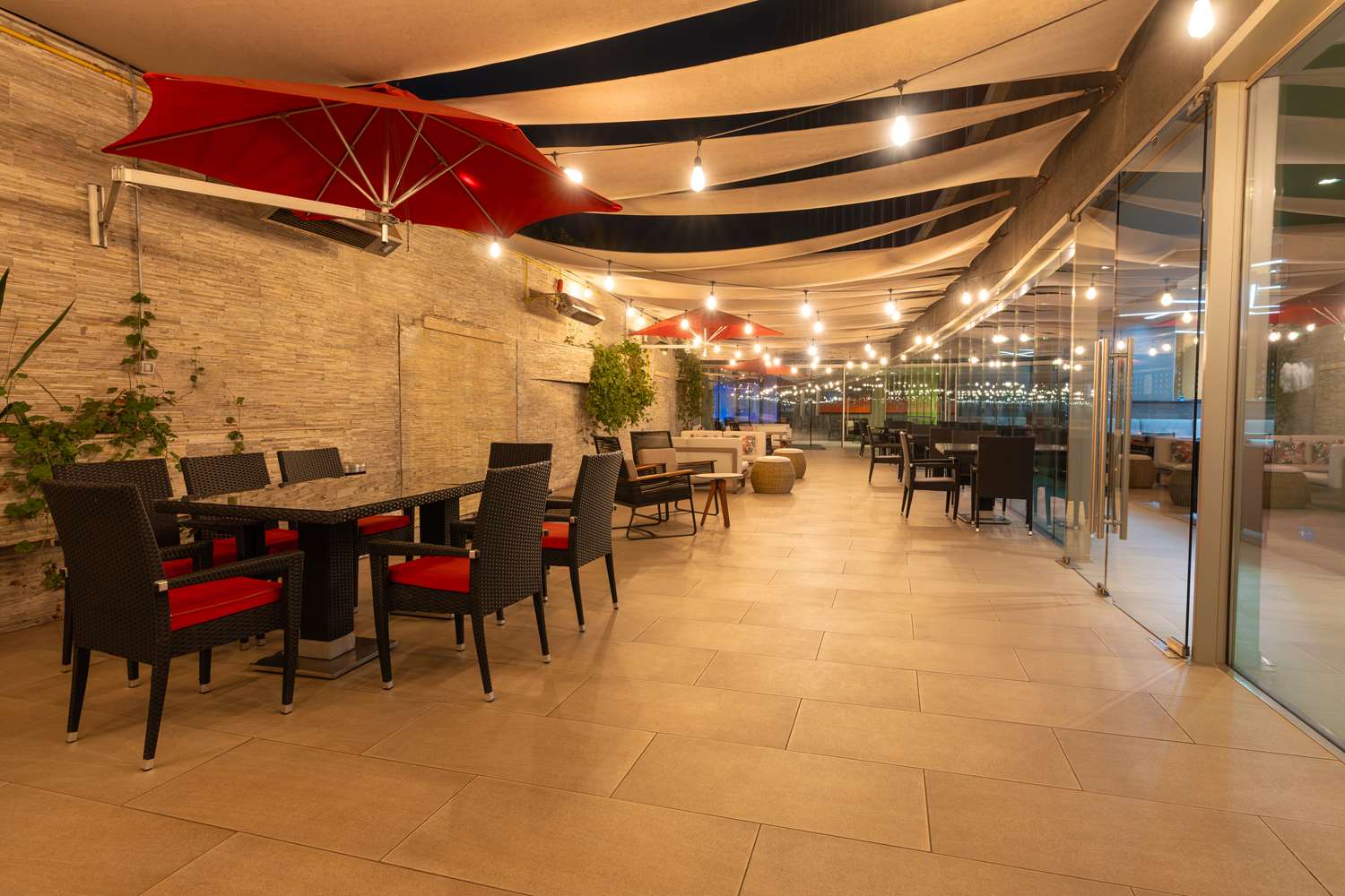 restaurant cafeteria