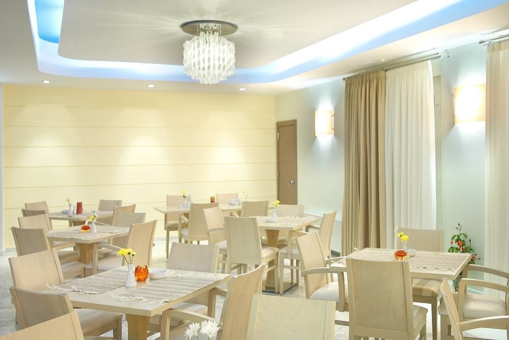 Nissaki Beach Hotel 54/63