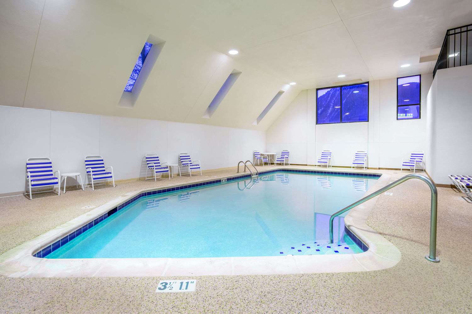 AC Hotel by Marriott Frisco Colorado 17/24