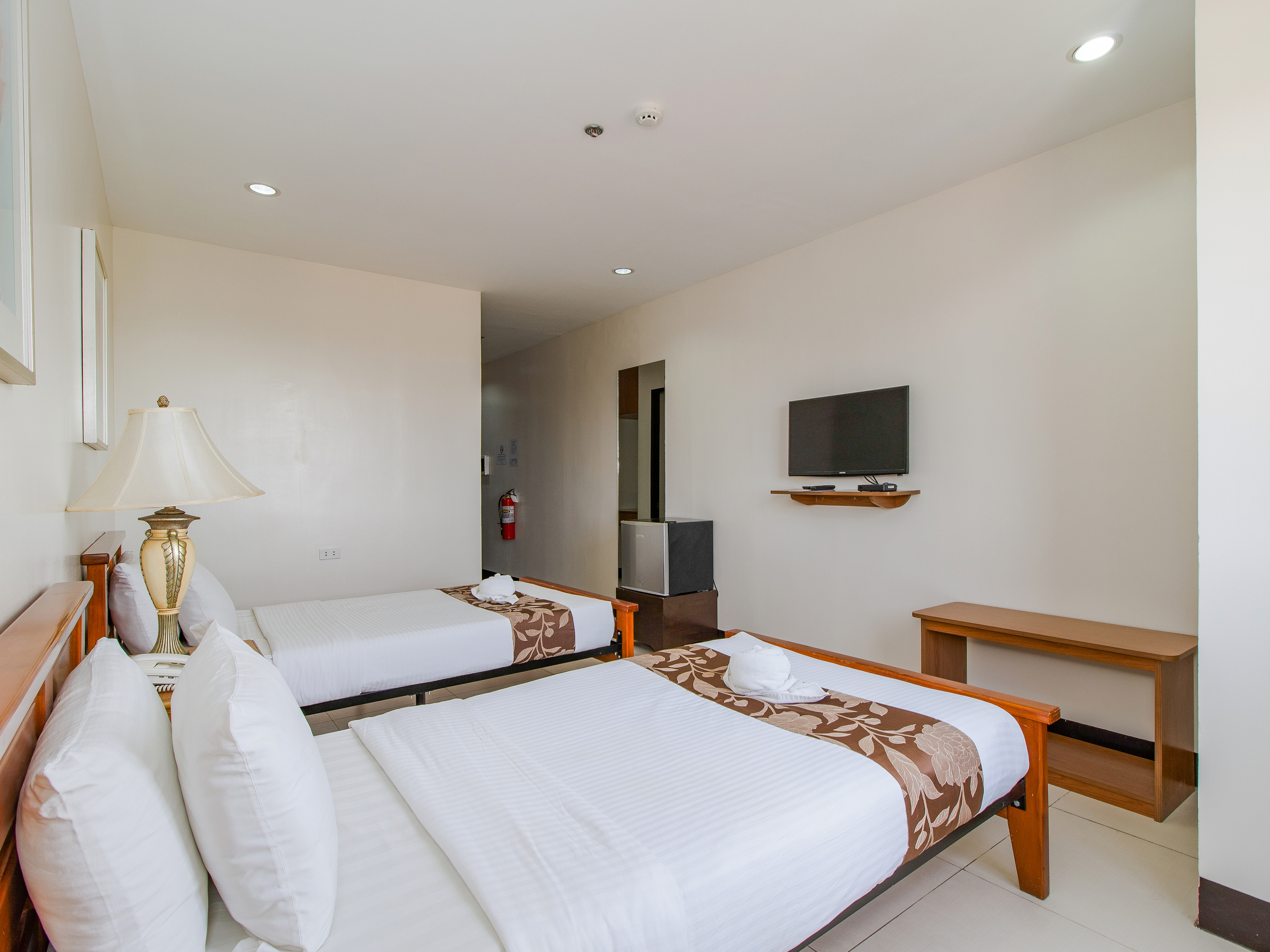 غرفة بسريرين منفصلين، Main Hotel And Suites 2/3