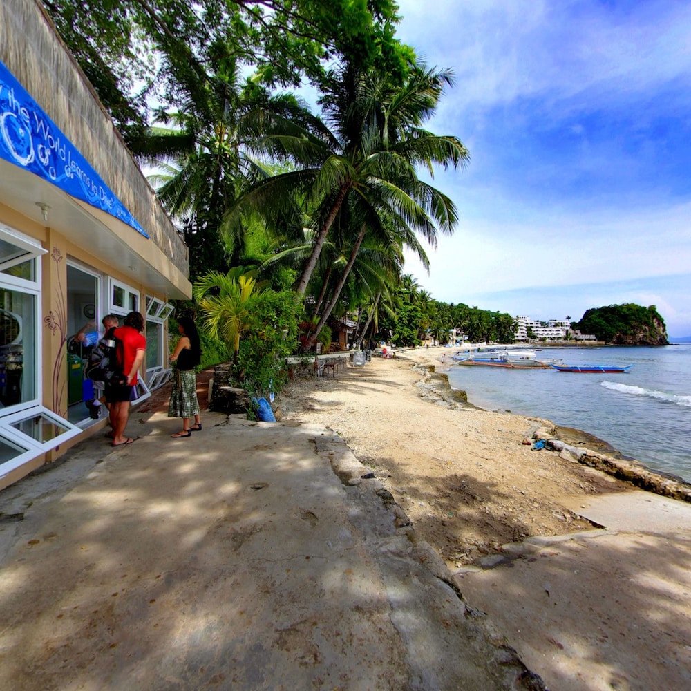 El Galleon Beach Resort Asia Divers 57/68