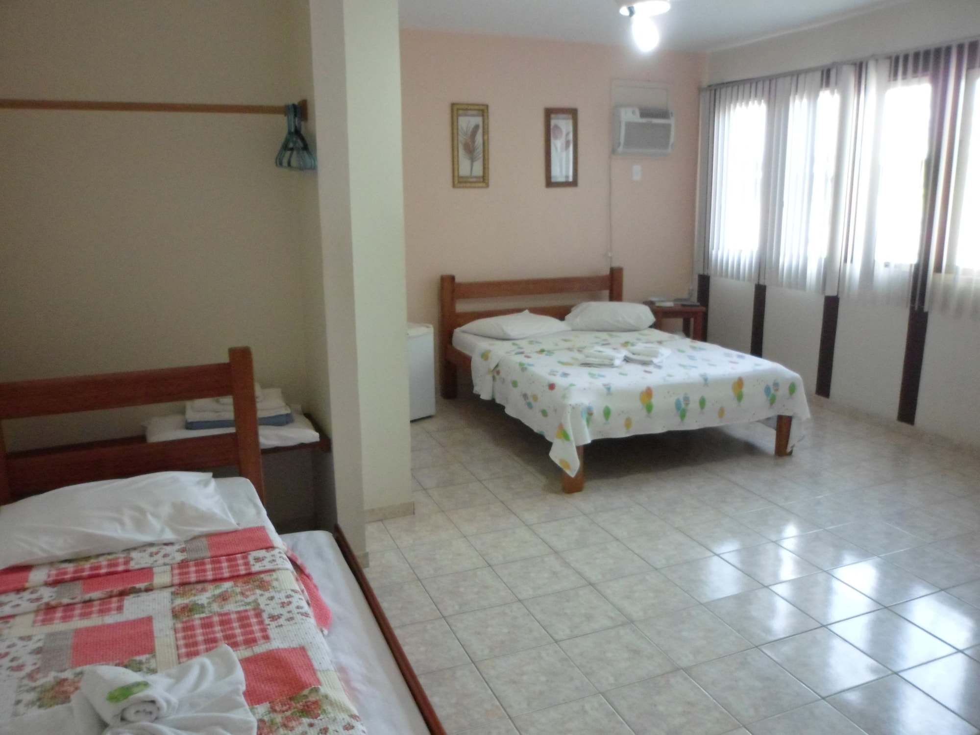 ROOM, QUADRUPLE