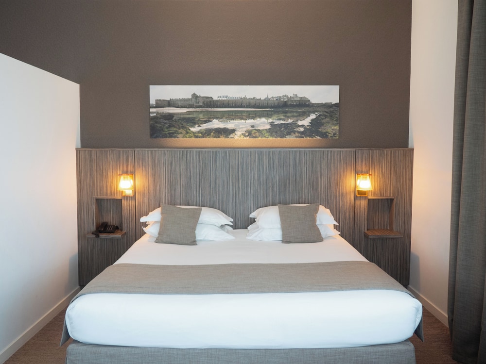 FAMILY SUITE, DOUBLE BED, SOFA
