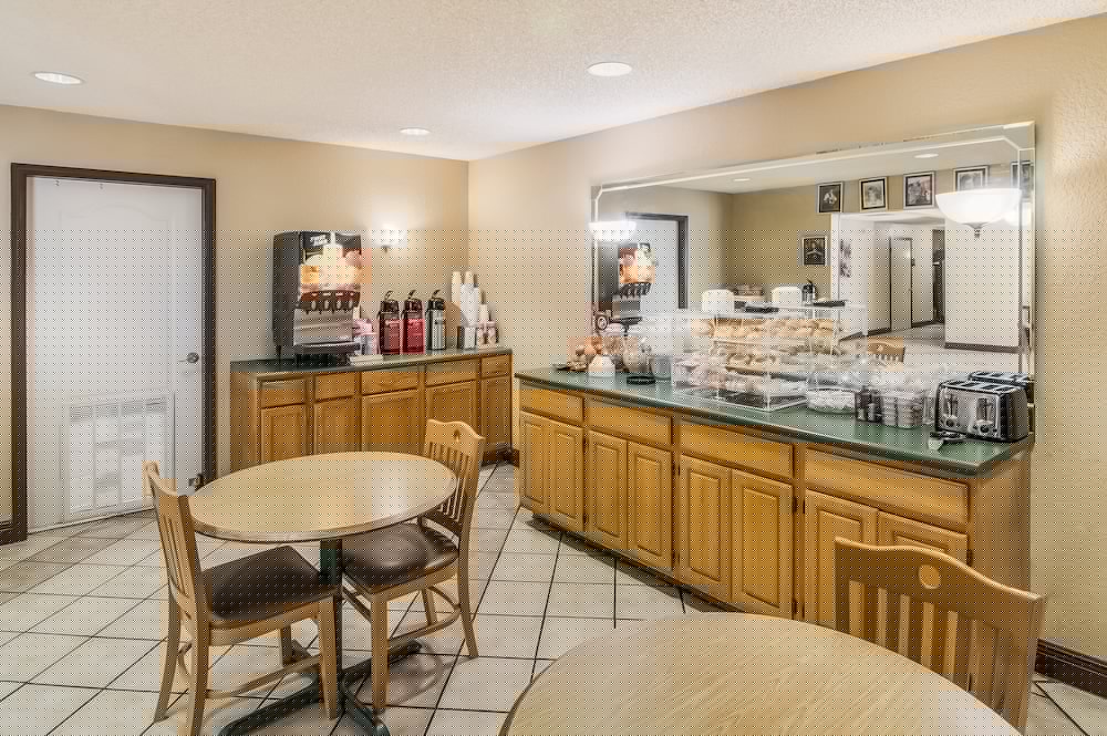 Red Roof Inn & Suites Pensacola East - Milton 33/39