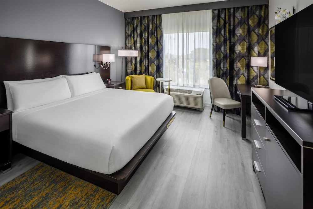 ROOM, KING BED