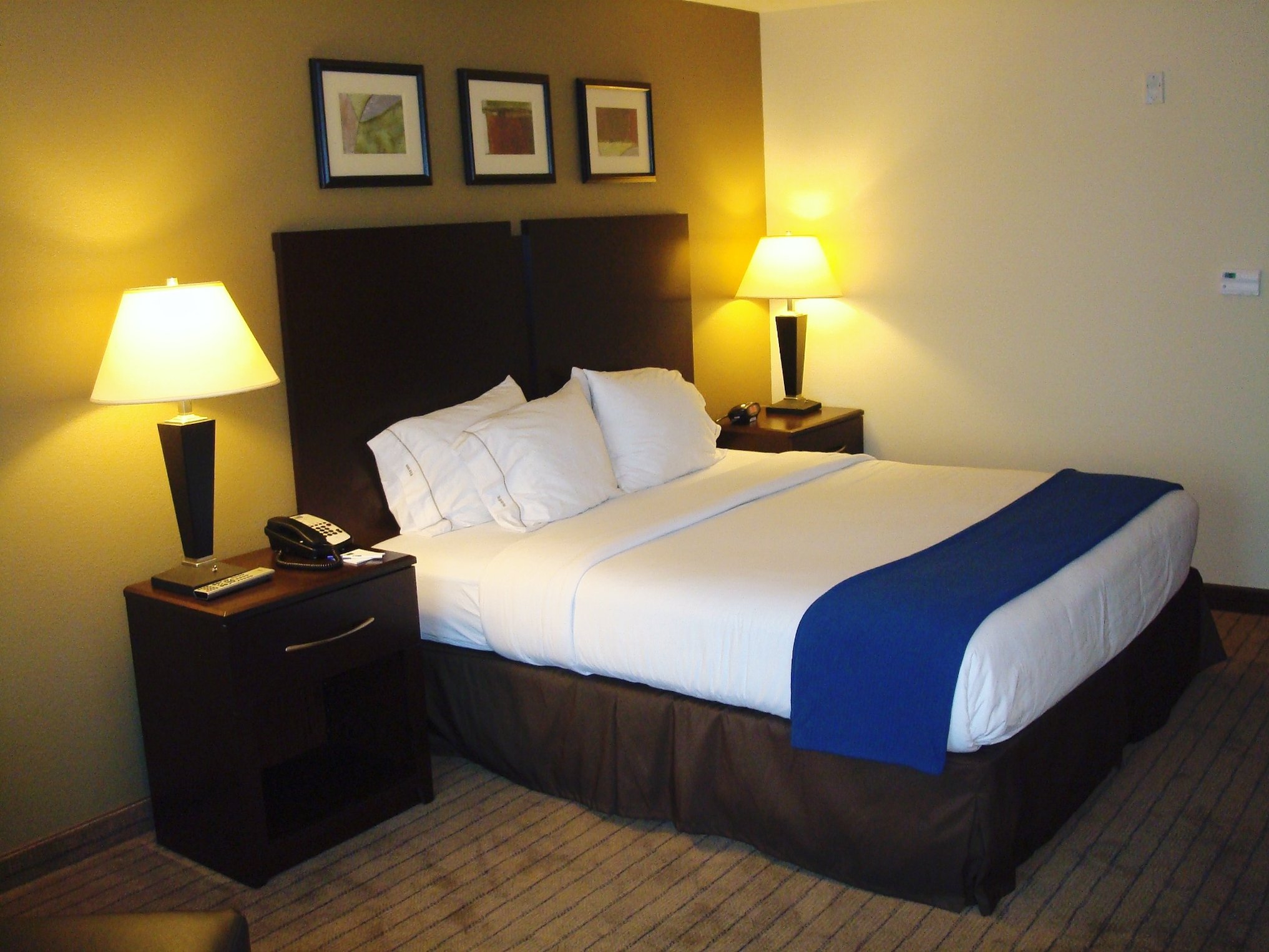 Holiday Inn Express Hotel Clovis Fresno 30/76