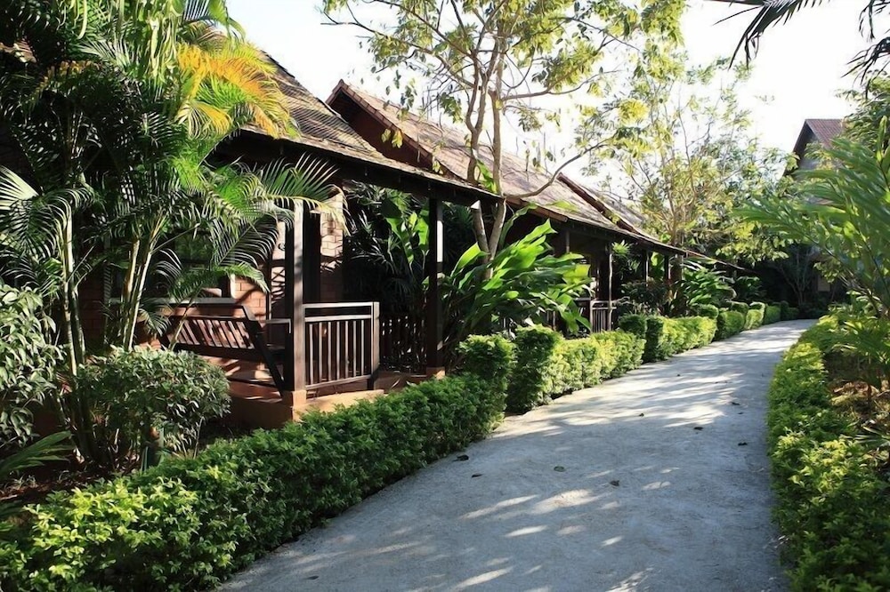 Golden Pine Resort and Spa 55/59