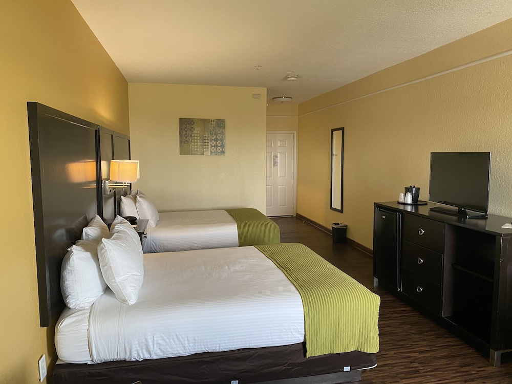 STANDARD, 2 QUEEN BEDS