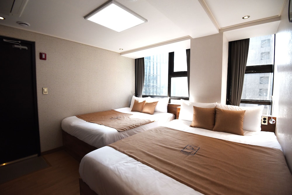 57 Myeongdong Hostel 13/66