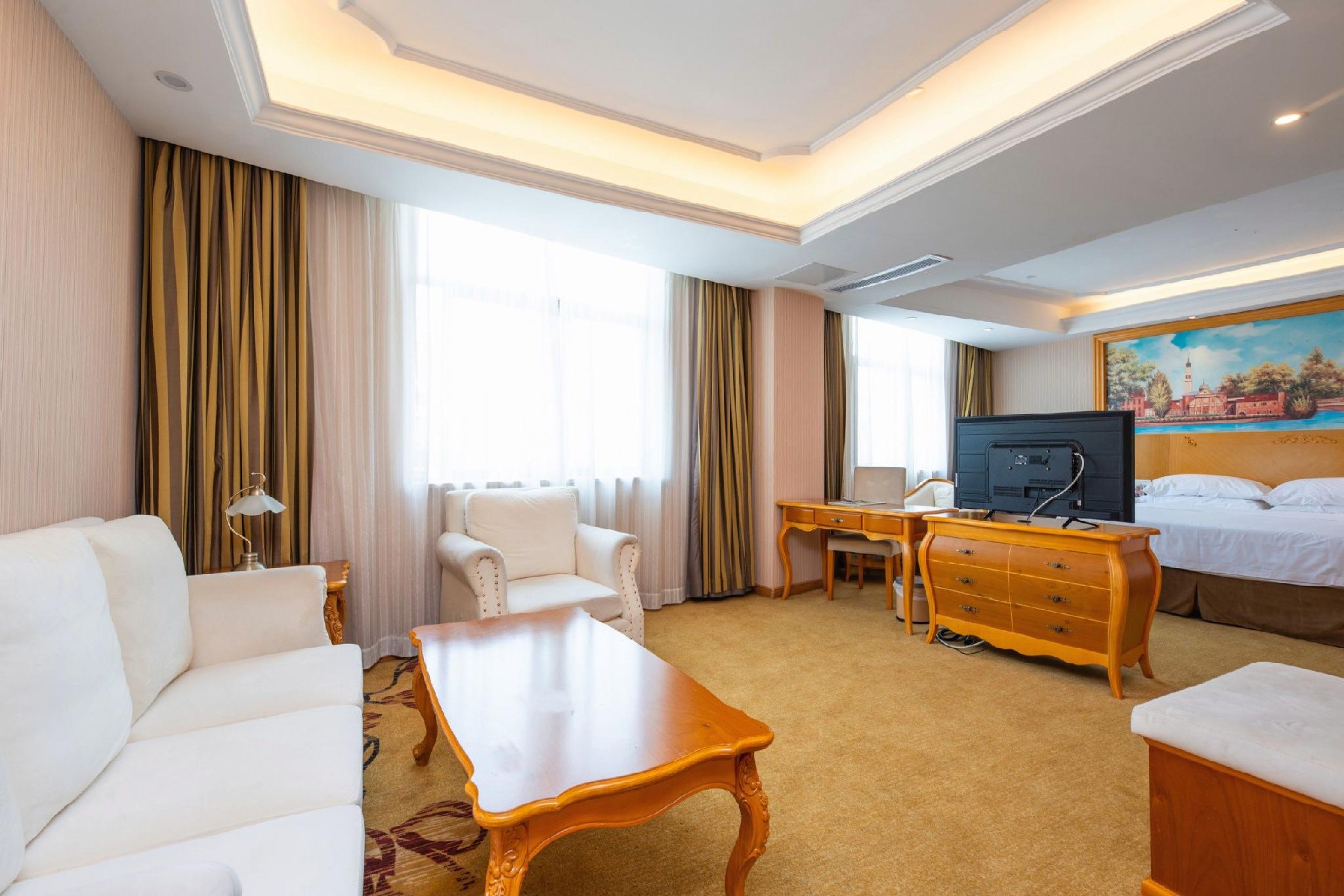 Vienna International Hotel (Nanjing Gaochun Metro Station) 10/16