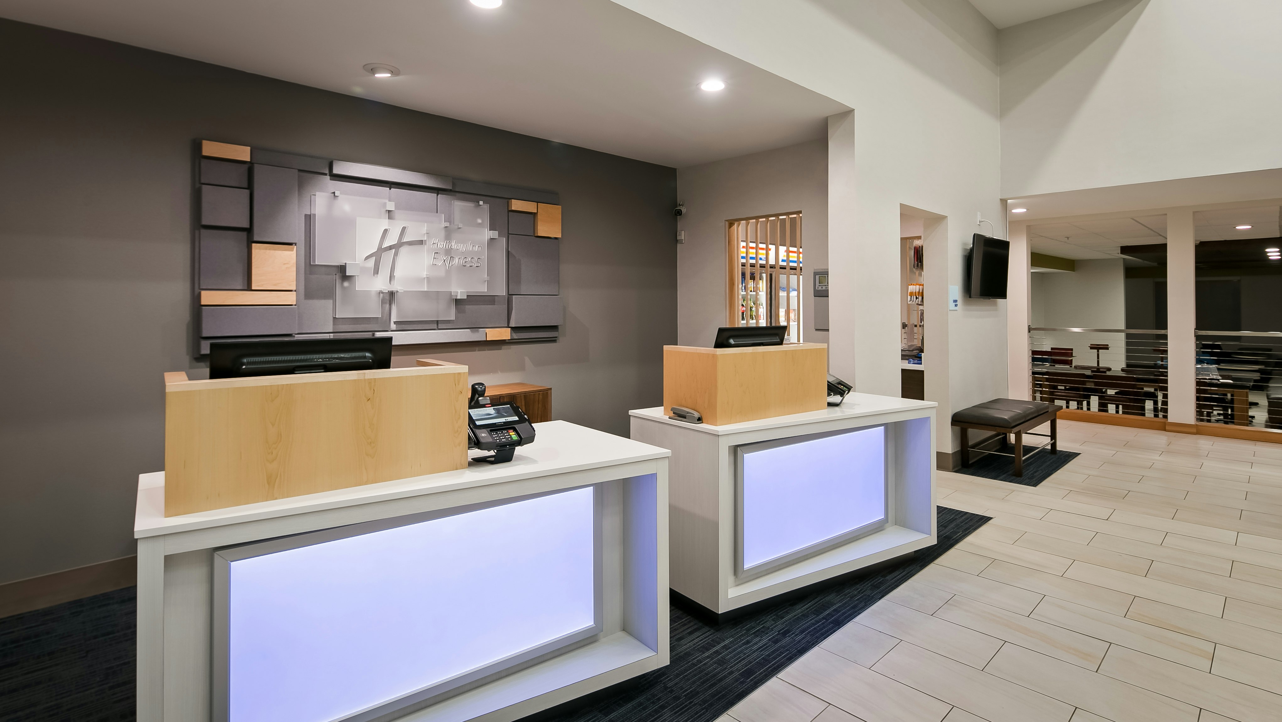 Holiday Inn Express And Suites Everett 7/54