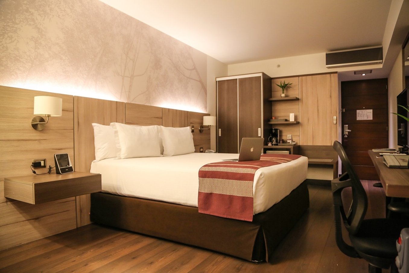 AKU HOTELS 19/69
