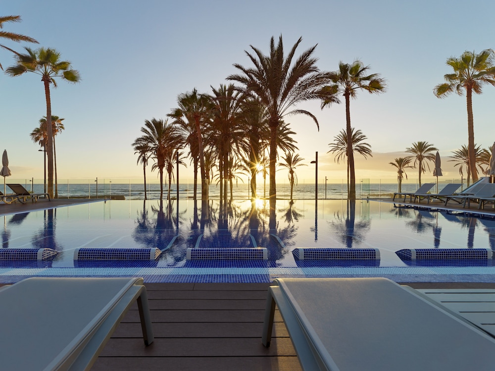H10 Conquistador Hotel 75/77