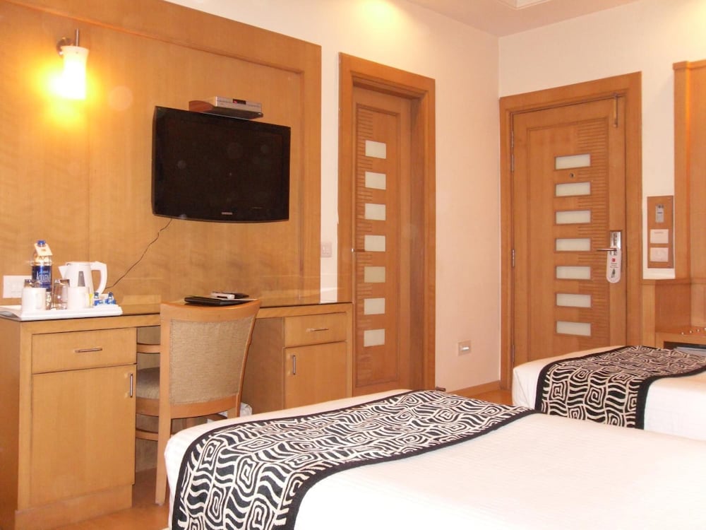 Karon Hotel Lajpat Nagar 25/60