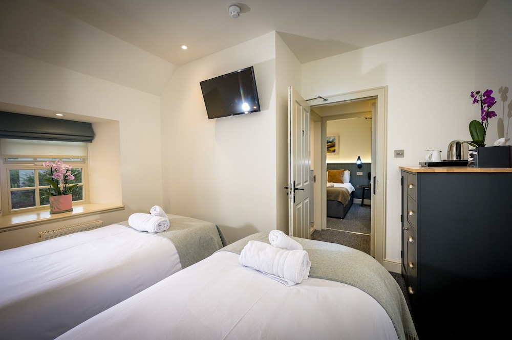 2 BEDROOMS, FAMILY SUITE