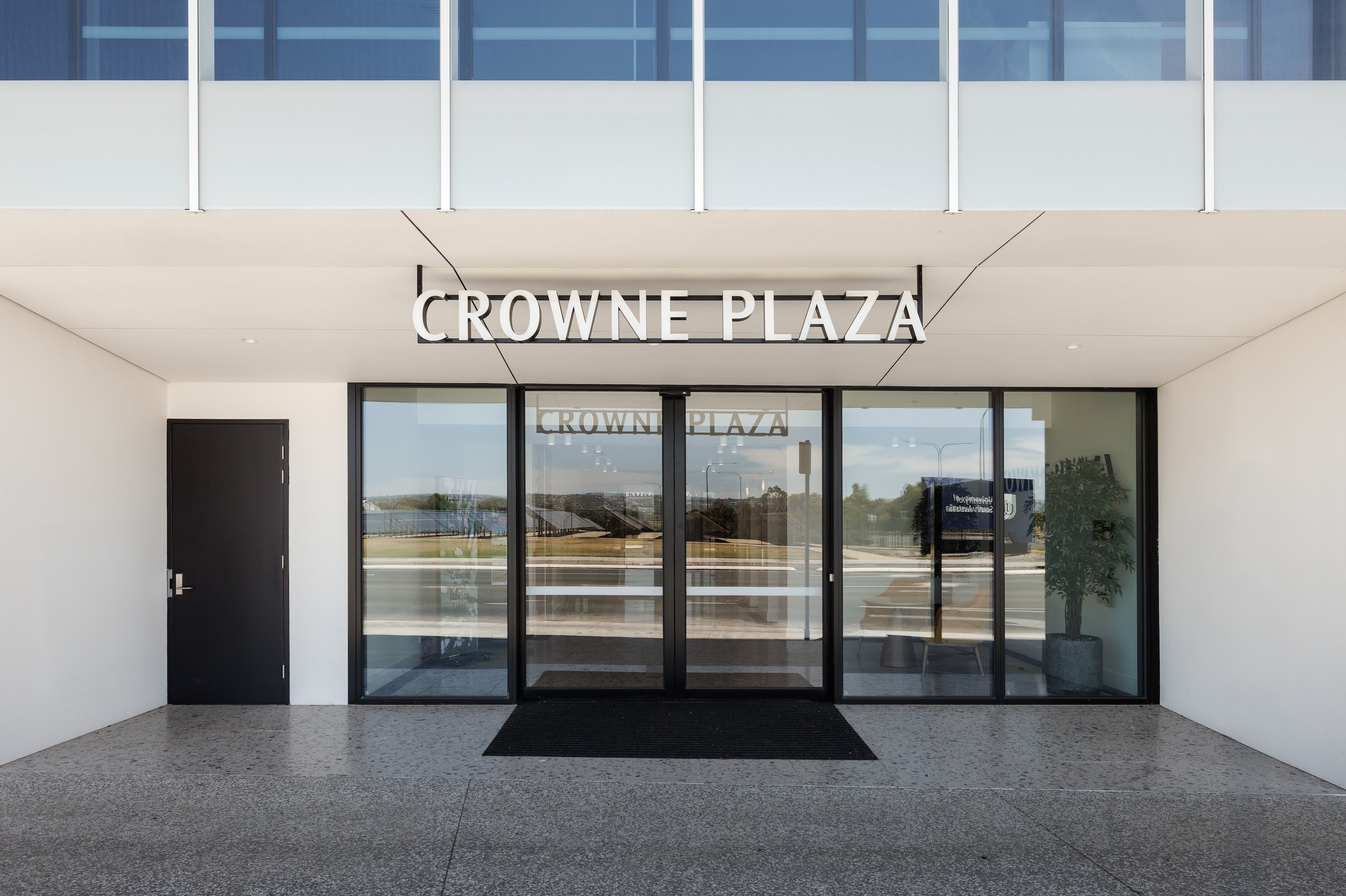 Crowne Plaza Adelaide Mawson Lakes 8/50