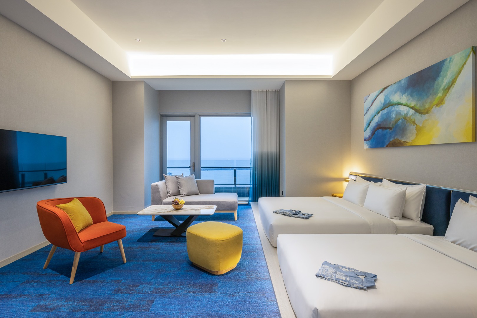 Skyline, 1 King and 1 Single Beds, Ocean Front