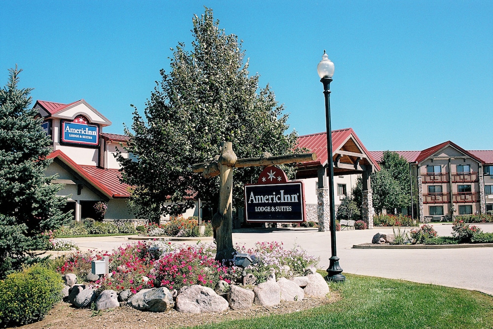 AmericInn by Wyndham Oswego 37/39