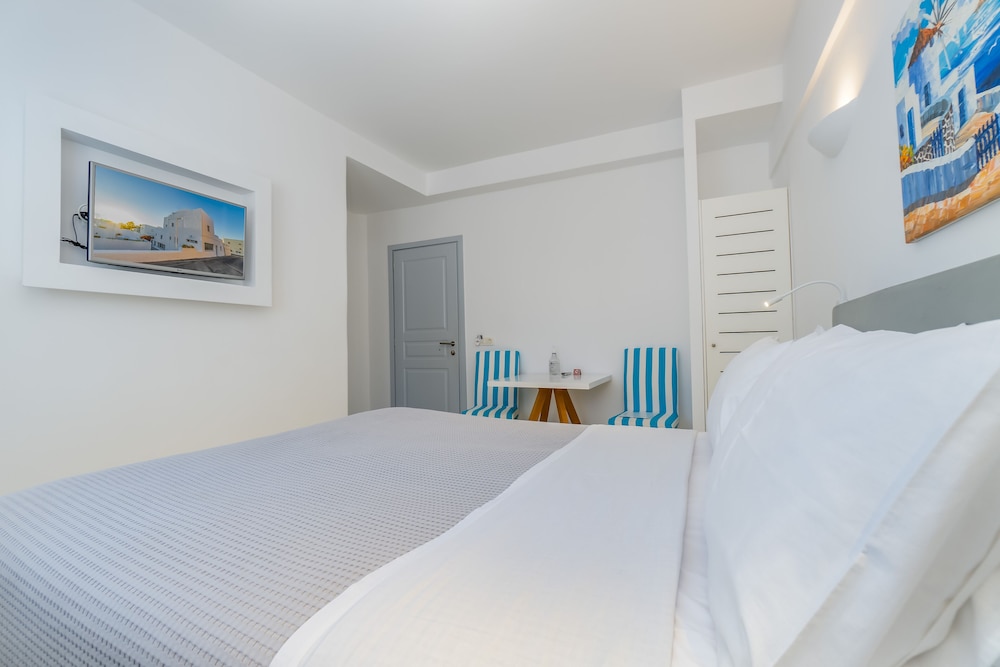 Central Fira Hotel 8/62