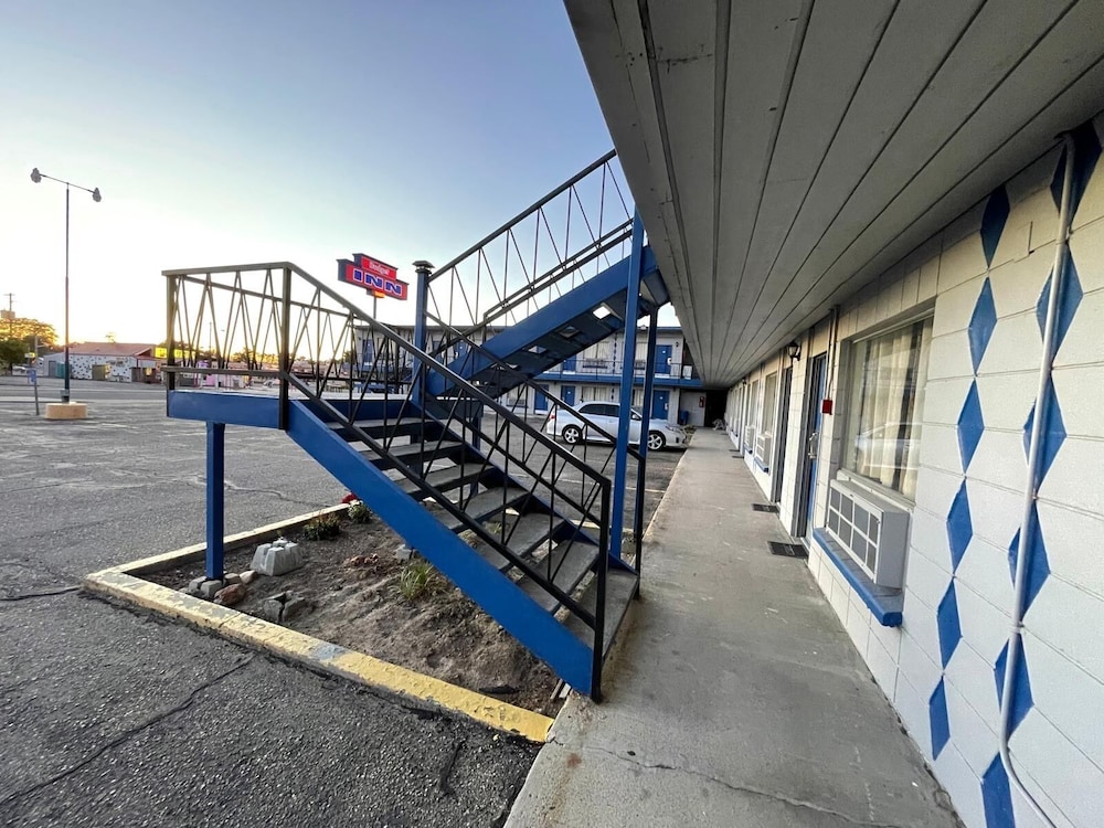 Capital O Budget Inn Ontario I-84 30/52
